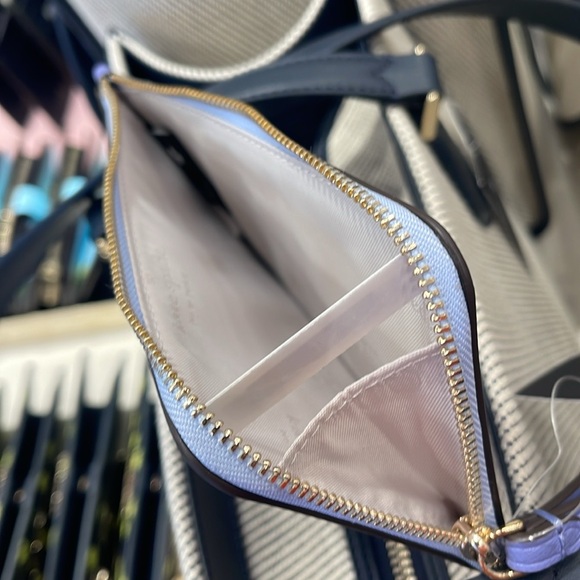 Kate Spade Lucy Small L-zip Wristlet
Evening Blue Iris Multi
NWT - Picture 9 of 16